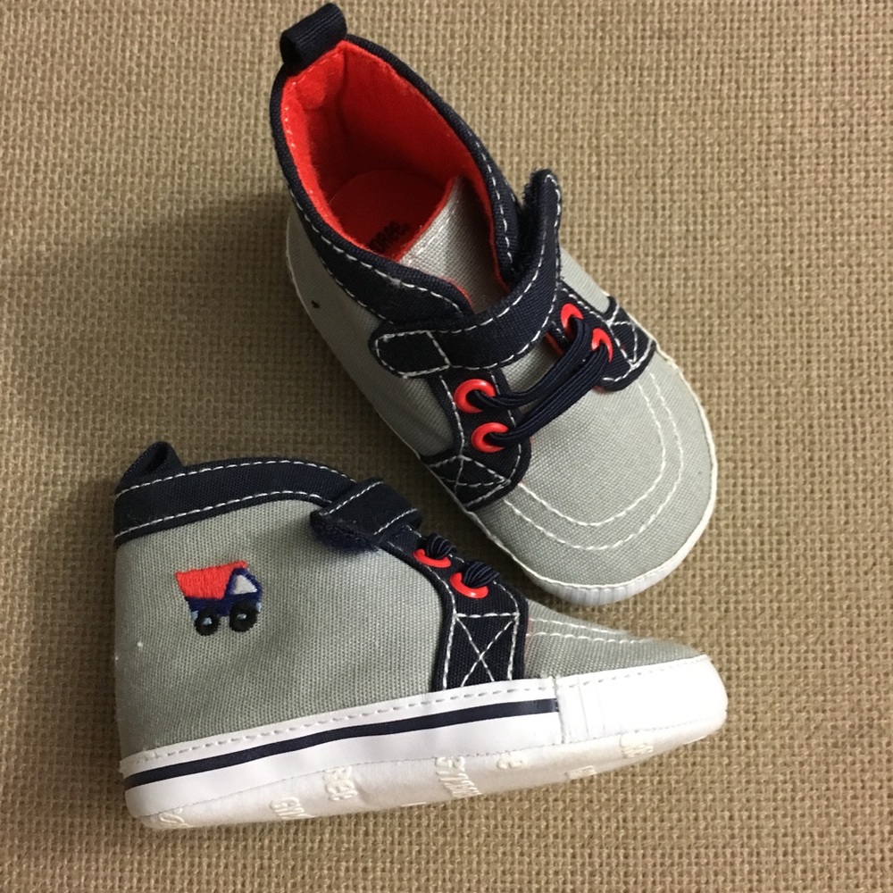 Gymboree baby boy crib shoes,size 3. Euc.